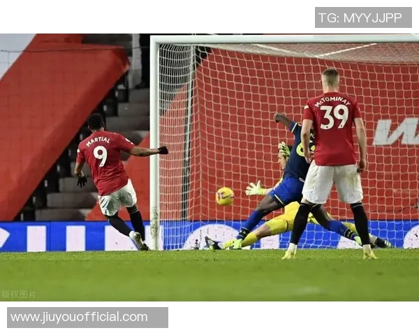 国王杯精彩对决那不勒斯大胜曼联乌龙球成比赛转折点