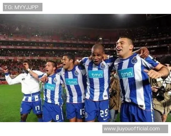 英超激战:里昂与波尔图鏖战至平局补时进球引发全场狂欢